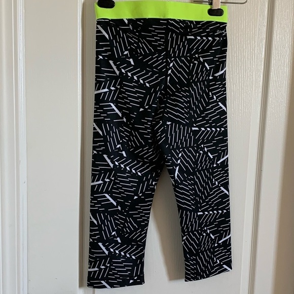 Nike Pro Tight Fit Training Capri Leggings - Picture 9 of 10